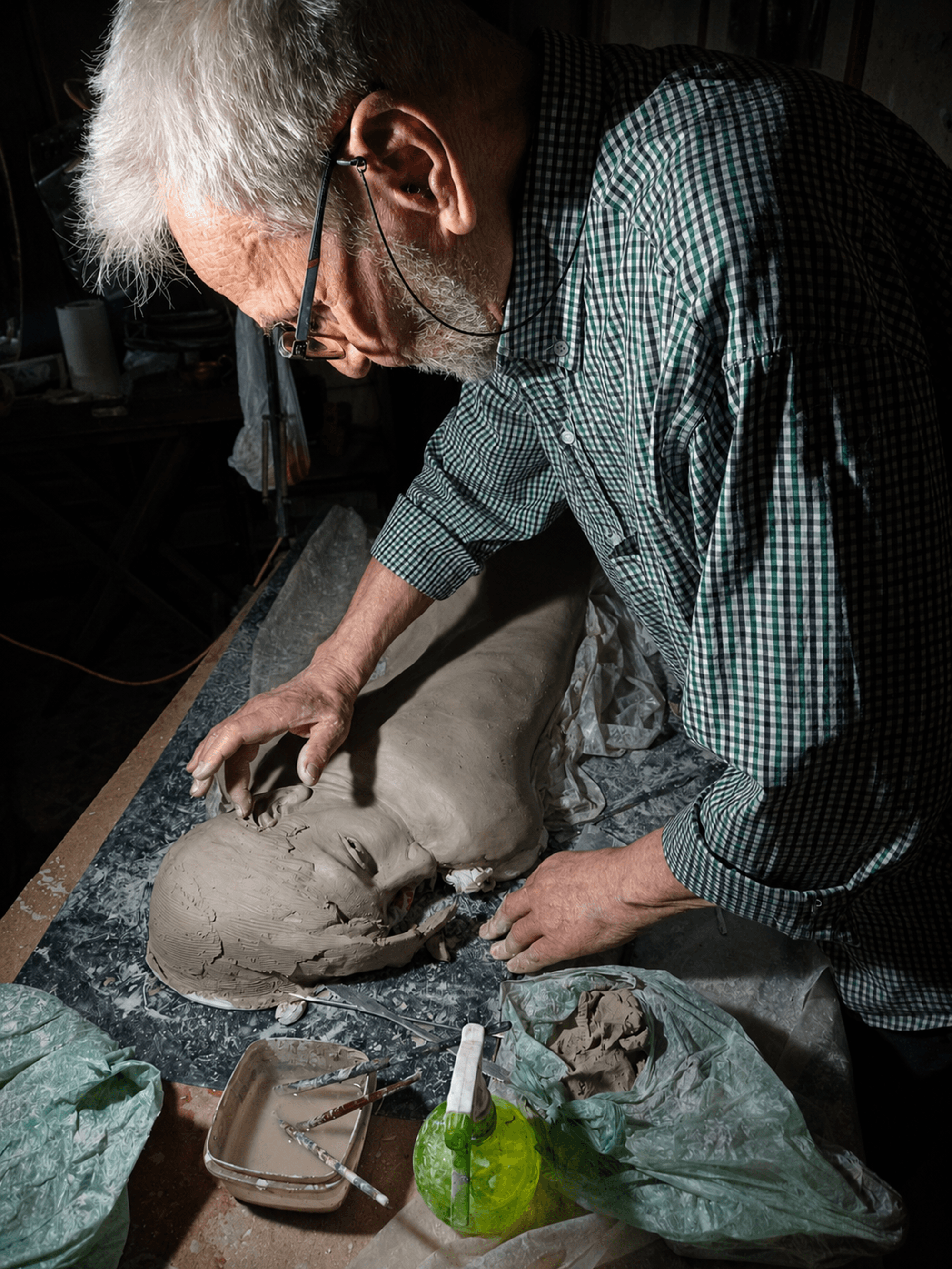 Trabajando la arcilla húmeda